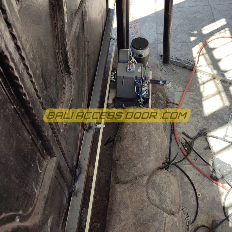 Access Control Pintu Gerbang Otomatis di Bali